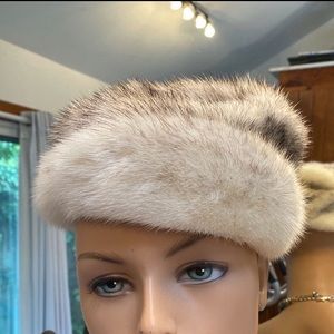 Real fur hat white with black